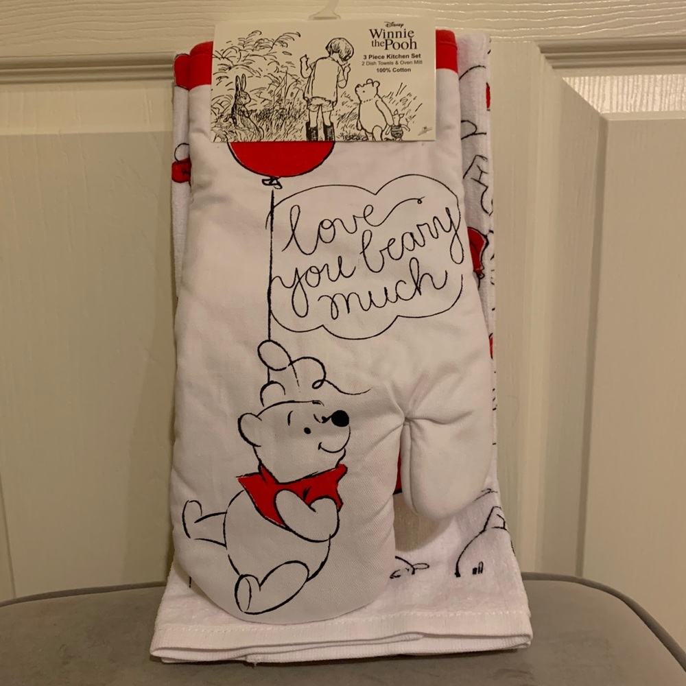Winnie the Pooh Valentine’s oven mitt and towels